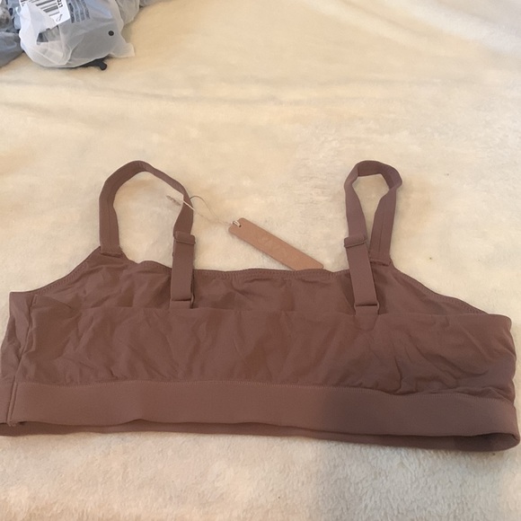 SKIMS Fits Everyone Scoop Bralette - Picture 5 of 5